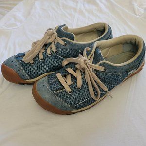 Womens Keen tennis shoes cnx Contour arch